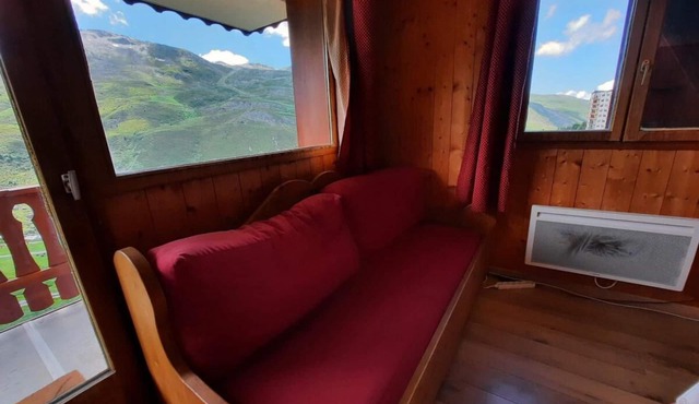 150m from shops, 1st floor, balcony, tv, ski locker, 58m², Les Menuires