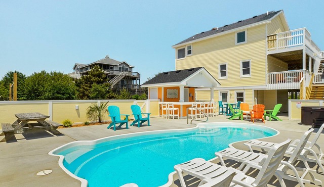 1513 - Star of the Sea, a spacious 6-bed 5.5-bath Corolla, NC, private pool, game room, 17 guests.