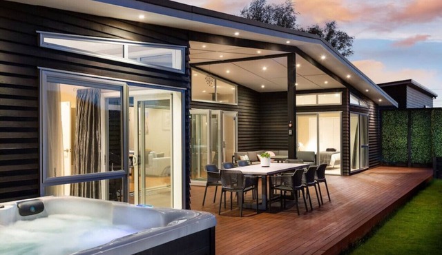 15E · Wind Down on Esther, Martinborough