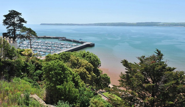 16 Astor - one bed apartment with juliette balcony and stunning uninterrupted sea views