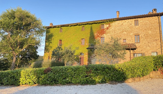 16C Farmhouse, Panoramic Views, Private Pool