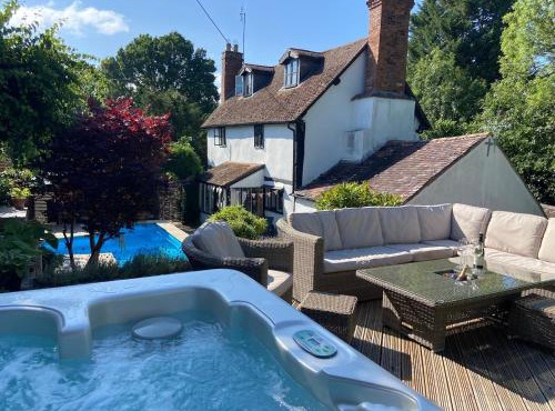 16th Century cottage with heated pool & hot tub