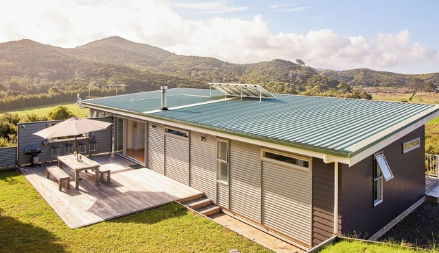 175° East - Ruru House | Off Grid Luxury | Medlands Beach