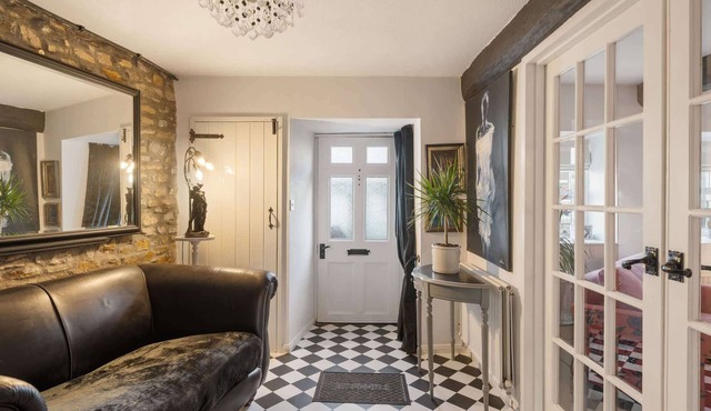 17th Century Cottage in Bideford, Private Parking