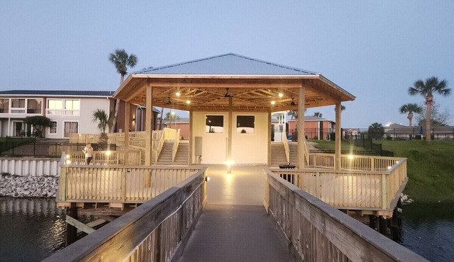 180 Two Bed Two Bath 3 Pools