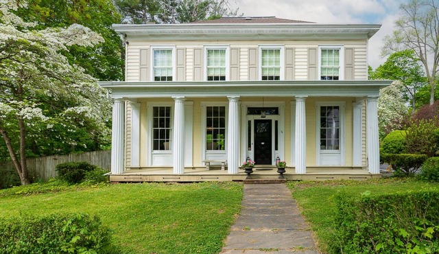 1844 Colonial Classic 3BR, 3Bath, Large yard & pool & Great Location