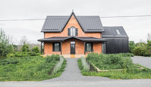 1875 Boutique Farmhouse | 4 Bedroom | Luxury Retreat