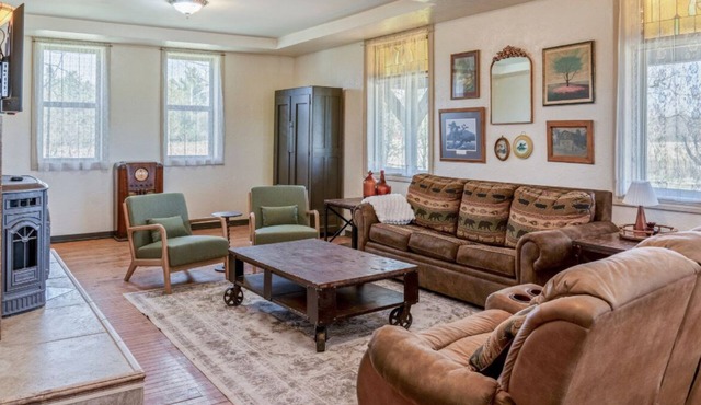 1890: A Historic, Quiet Trailside Retreat in Suring