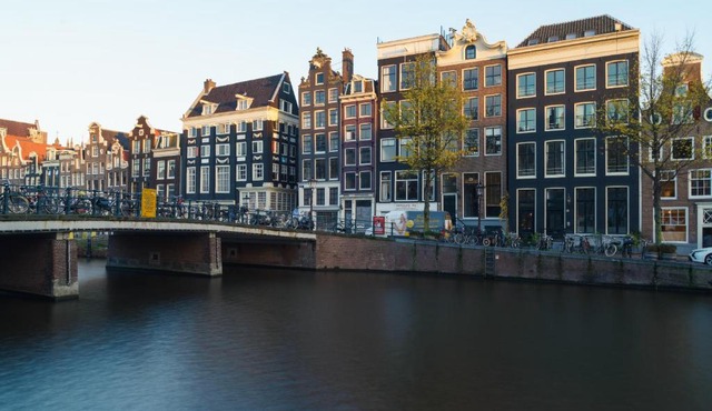 18th Century Groundfloor Canal House with patio/garden