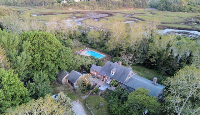 18th Century riverfront getaway with Heated Salt-water Pool