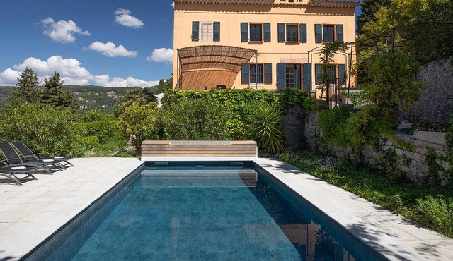18thC perfumer's home, heated pool & view