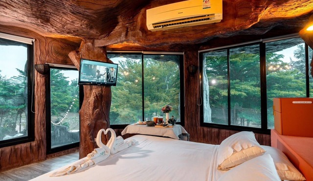19 Degrees Resort