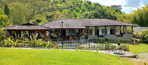 1920 Casa Campestre