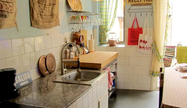 1920s Flat central location 10min to beach