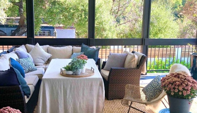 1920s Pasadena Cottage Steps from RoseBowl w/Pool