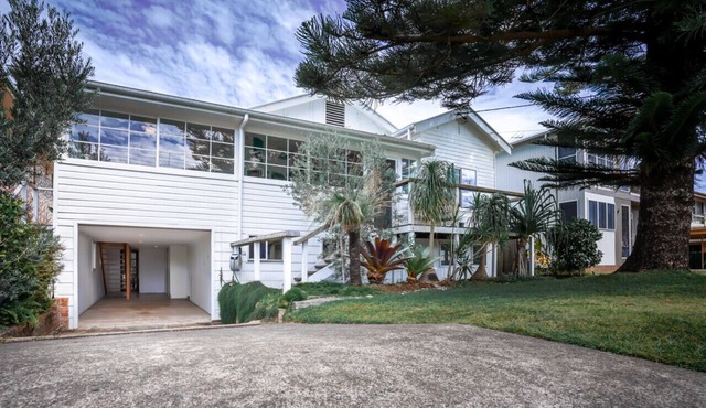 1932-beachside timber home