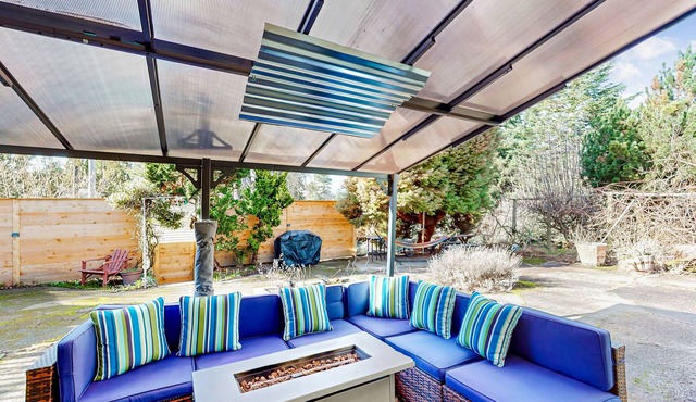 1940s cottage with oak flooring, grill, hammock, & water views - dog-friendly