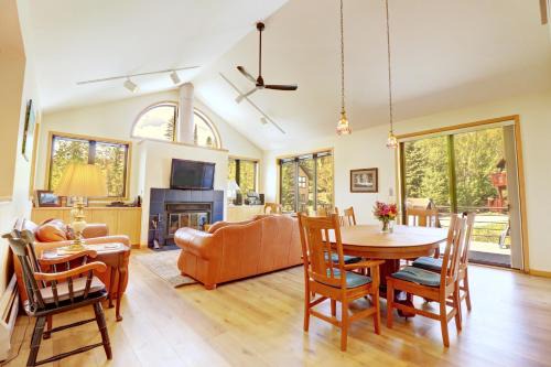 195 Summerwood home