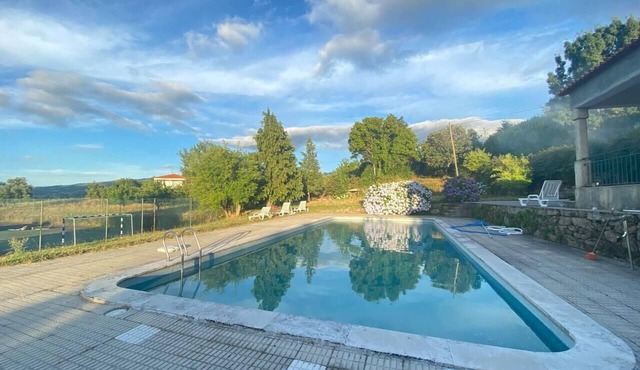 19th Centry Farmhouse Getaway - Sleep 12-14 w/Pool