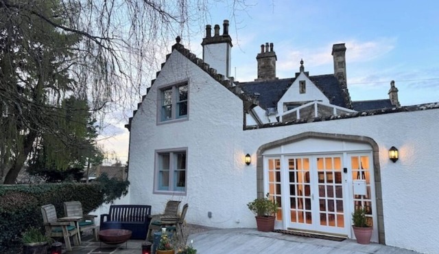 19th century disability accessible 5-bedroom villa free private secluded parking