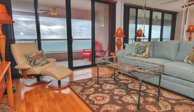 19th-floor beachfront charmer with balcony, heated pool, pool spa, tennis & gym