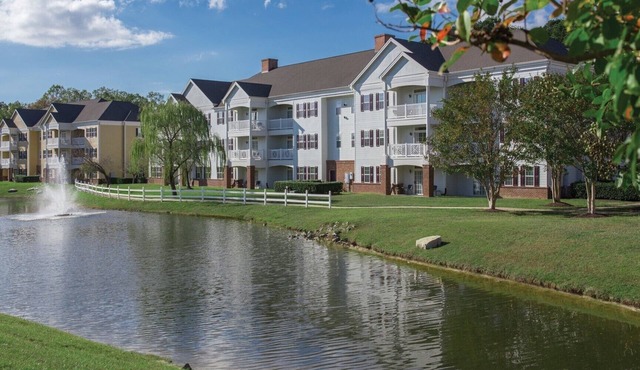 1BD/Williamsburg at Governor's Green - Lots to do!