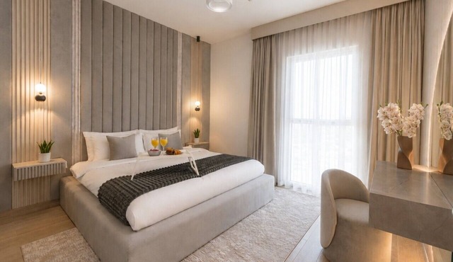 1BDR Premium Yas Island - Ferrari, Sea World, F1