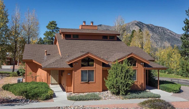 1Bed/1Bath - Beautiful Flagstaff Location with Pools, Golf, and More!