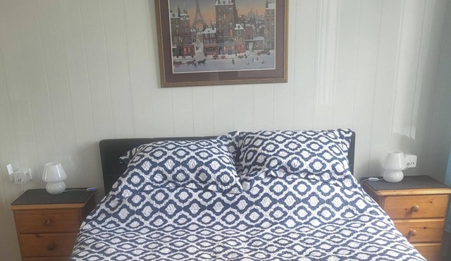 1Bed Apartment Sleeps 2 - Parking, Wifi