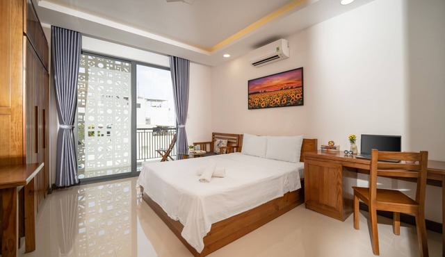 1Bed Apartment, Beachside, Local market