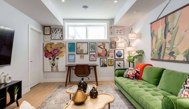 1BR/1BA Apartment | King Casper Bed | Sleeps 4
