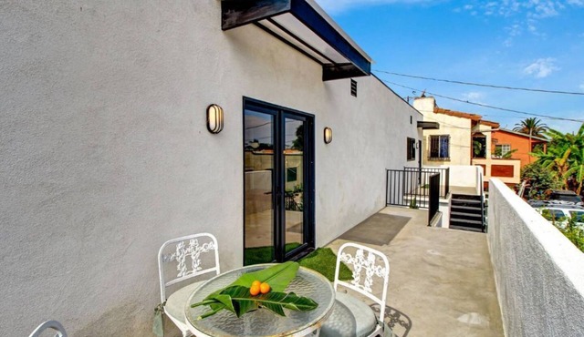 1BR 1Ba OASIS - DTLA/USC, Garage, Yard, Balcony