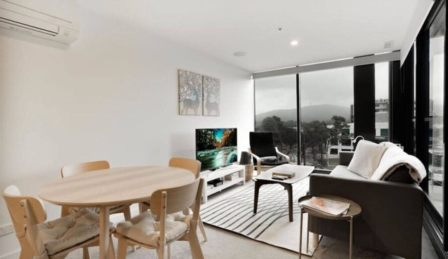 1Br Braddon retreat with mountain views close to restaurants & bars