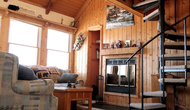 1BR cabin plus loft sleeps 5 fantastic views