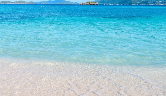 1BR condo on Sapphire Beach - sleeps 4!