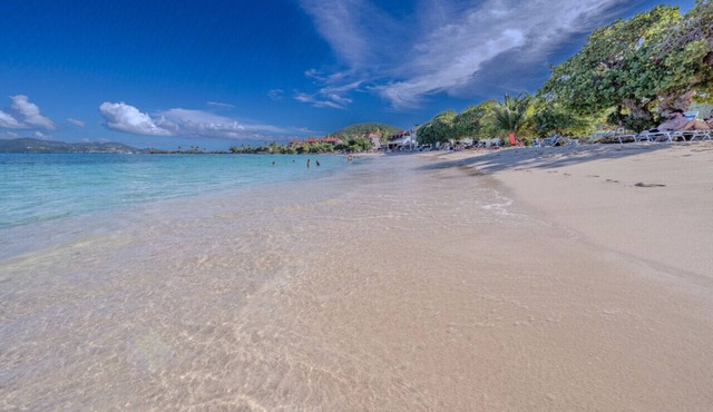 1BR Condo On the Beach! Sleeps 4