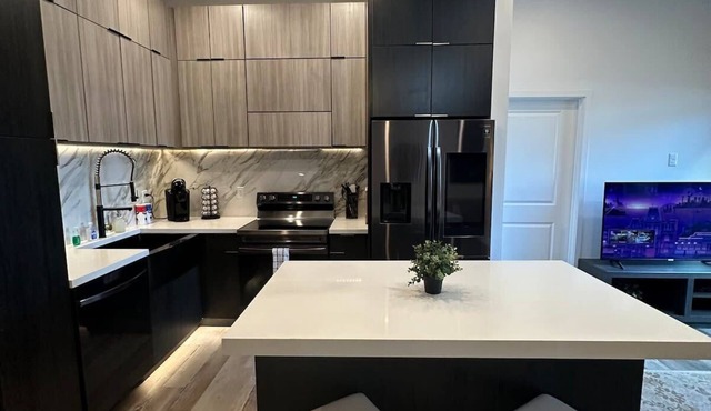 1Br Cozy Modern Gem wParking WD near Forest Park