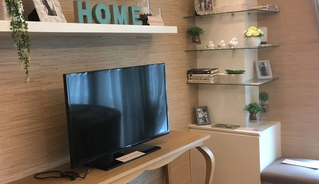 1BR Custom-Designed - FREE Wi-Fi