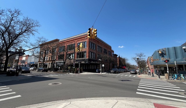 1BR in Heart of Downtown Ann Arbor w/Windows + Free Parking