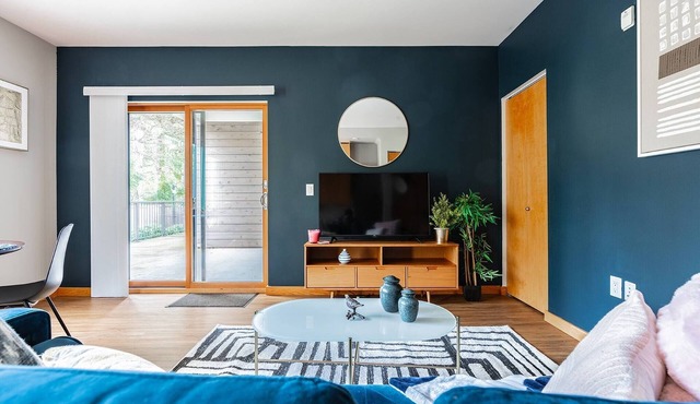 1BR | Modern, Chic, AC | Bellevue | Sophari East A