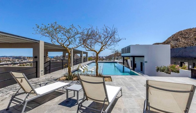 1BR Rooftop & Pool in Cardinal
