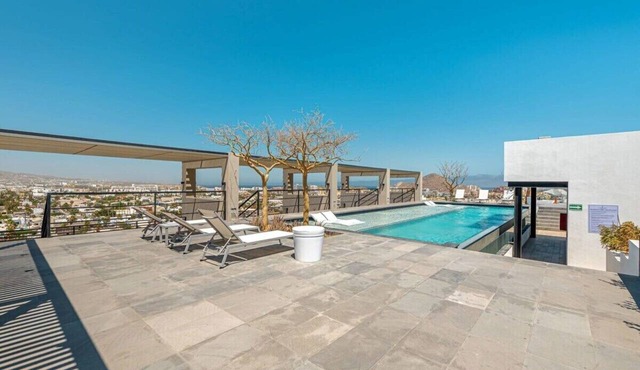 1BR Rooftop & Pool in Cardinal