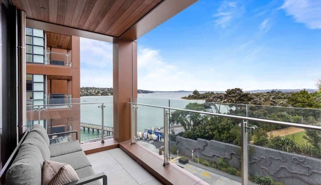 1BR with Balcony Close to Ferry by Zodiak Stays