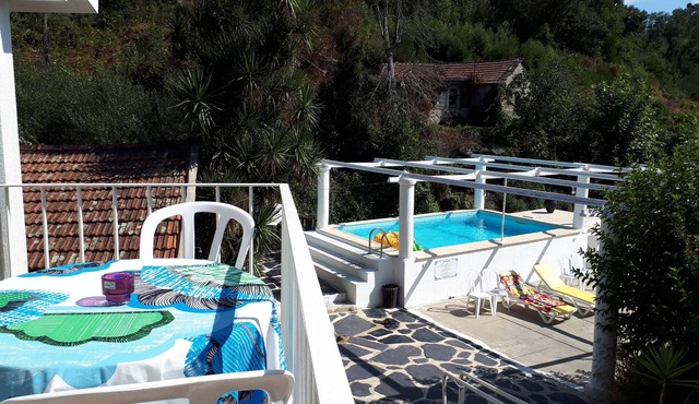1º Dream corner by waterfalls - air cond, pool, free parking - 20 min to Oporto
