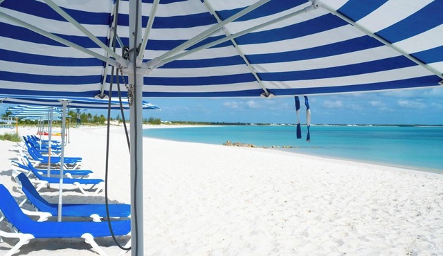 1st Class - Condo, Beach & Views