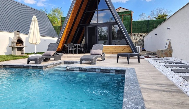 2+1 Private-Heated-Bungalow with Pool-Sauna-Jacuzzi-5 Persons in Sapanca Ünlüce