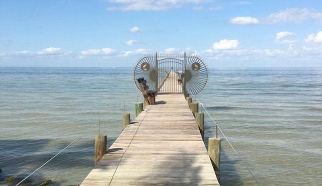 2/2.5 condo with docking available for your boat and pools for soaking