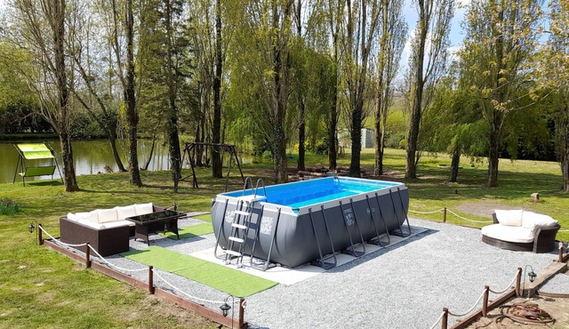2/3 person studio gite overlooking lake