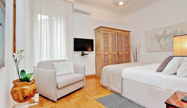 2 apartments in the same building 2+3 (Spanish steps)