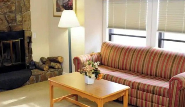 2 attached 1 bedroom apartments with Jacuzzi